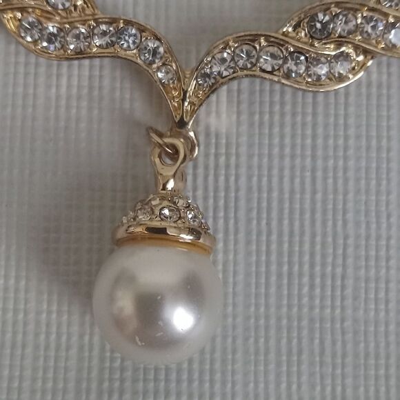 Monet Jewelry Gold Toned Simulated Pearl & Crystal Shimmery Statement Necklace - Picture 3 of 12